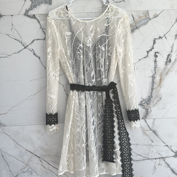 Maje Contrast Lace dress, size 1 - Picture 4 of 4